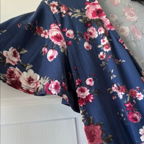 IZ BYER Floral Short Flutter Sleeve Knit Wrap Dress Navy Blue Pink Size Medium - Picture 3 of 8